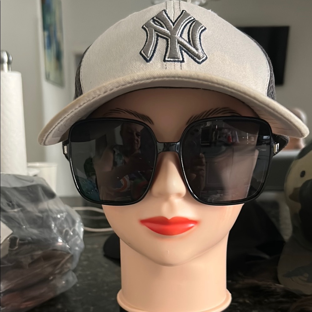 Chic Black Sunglasses for Women